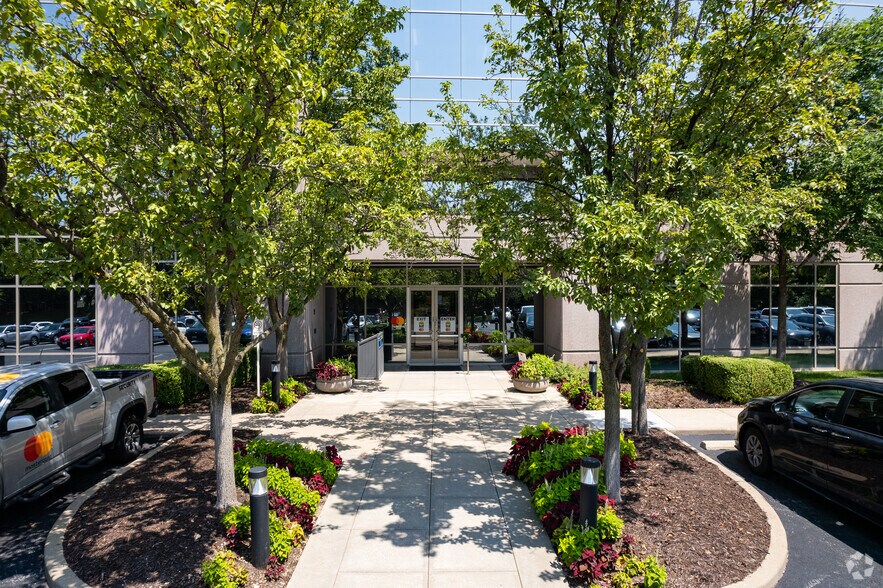 More Photos Of 5555 Winghaven Blvd, O'Fallon Office For Sale