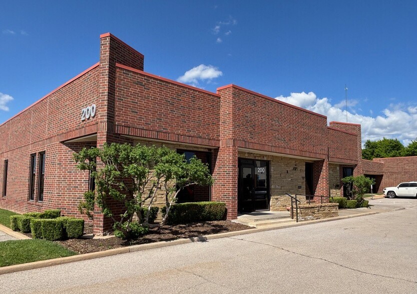 Primary Photo Of 7100 N Classen Blvd, Oklahoma City Medical For Lease
