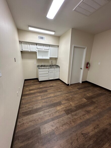 More Photos Of 216 N Columbia St, Covington Office For Lease