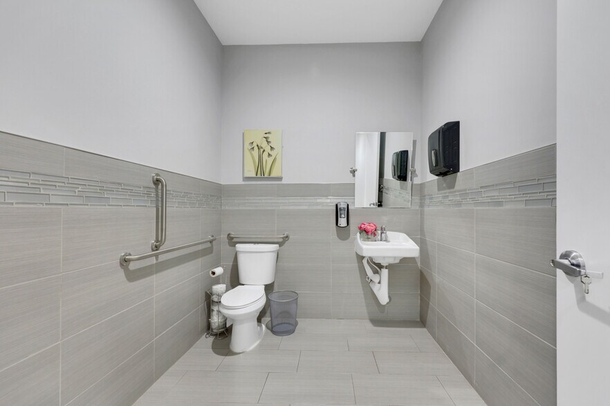 More Photos Of 375 N Stephanie St, Henderson Medical For Sale