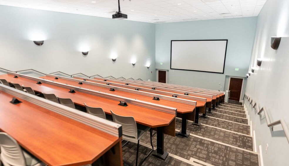 More Photos Of 301 S Main St, Salisbury Light Manufacturing For Lease