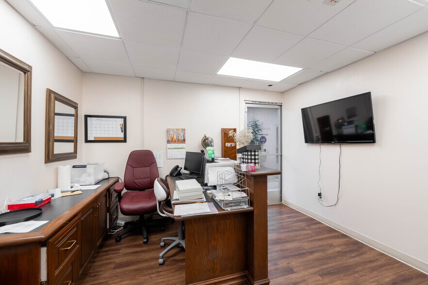 More Photos Of 5995-5997 Brockton Ave, Riverside Medical For Sale