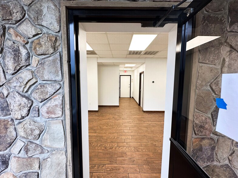 More Photos Of 209 Industrial Park Dr, Cumming Warehouse For Lease