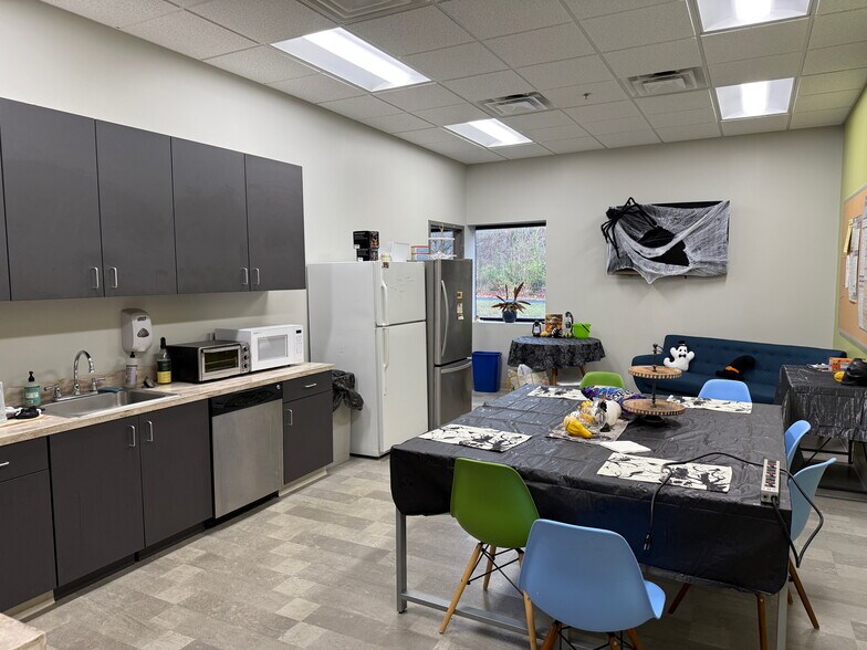 More Photos Of 307 23rd Street Ext, Sharpsburg Industrial For Lease