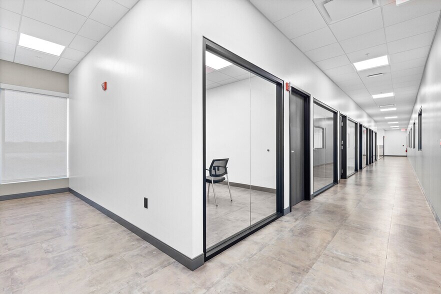 More Photos Of 350 Gus Hipp Blvd, Rockledge Warehouse For Lease