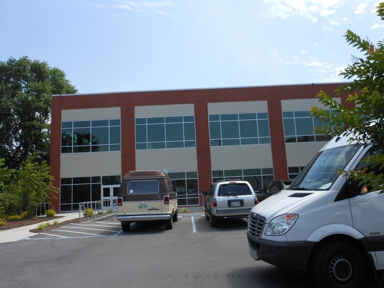 More Photos Of 400-444 Clinchfield St, Kingsport Medical For Lease