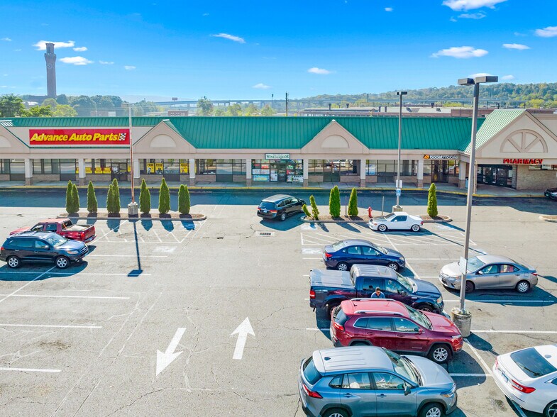 More Photos Of 649 W Main St, Waterbury Freestanding For Sale