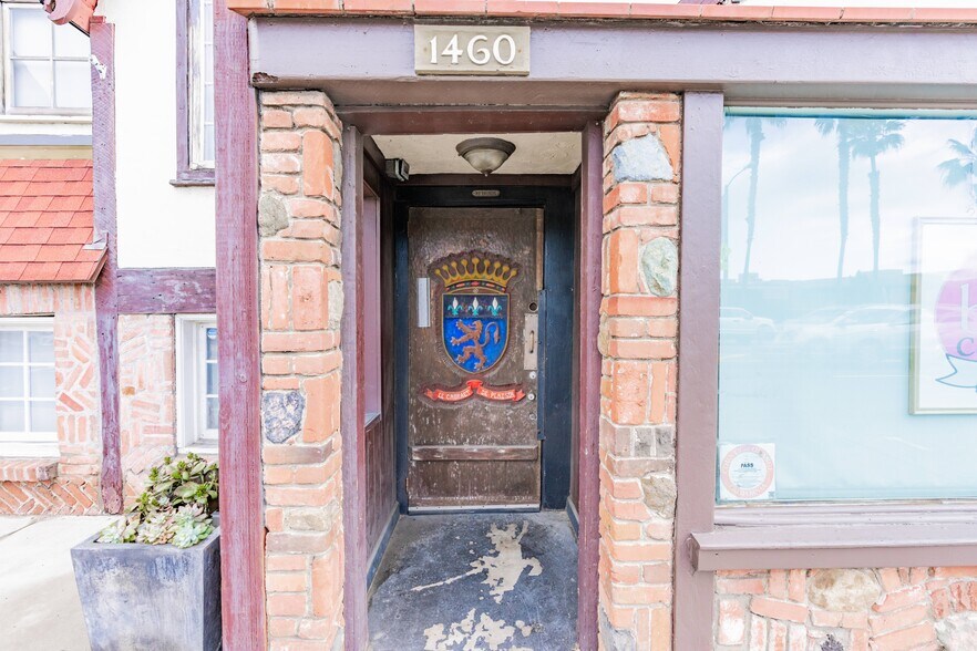 More Photos Of 1400 Glenneyre St, Laguna Beach Storefront Retail Office For Sale