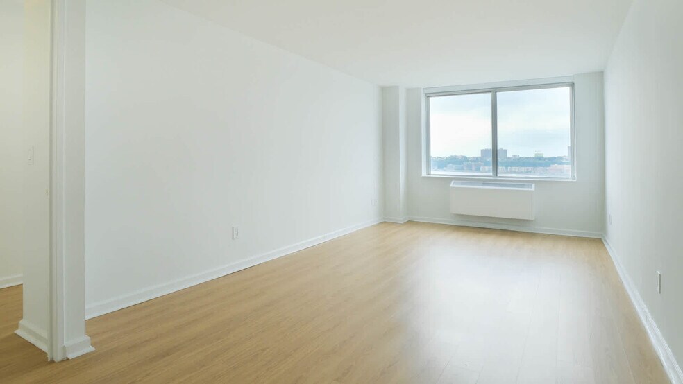 More Photos Of 180-194 Riverside Blvd, New York Apartments For Lease