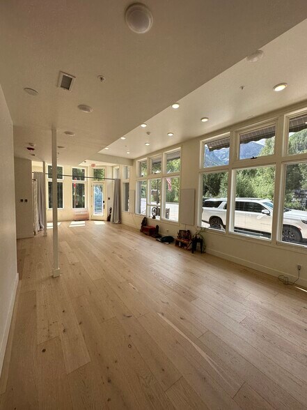 More Photos Of 395 Colorado, Telluride Storefront Retail Office For Lease