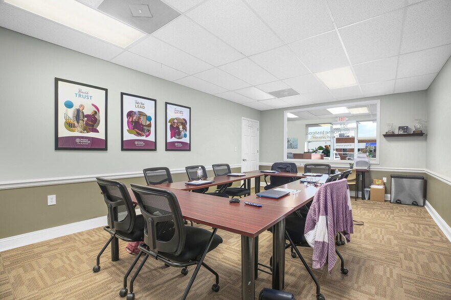 More Photos Of 107 Olde Greenwich Dr, Fredericksburg Office For Sale