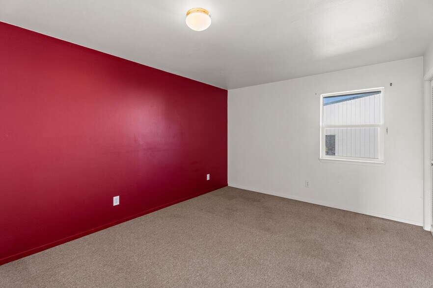 More Photos Of 18651 Old Coast Hwy, Fort Bragg Flex For Sale