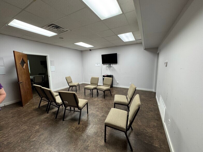 More Photos Of 2130 Country Club Rd, Palestine Golf Course Driving Range For Sale