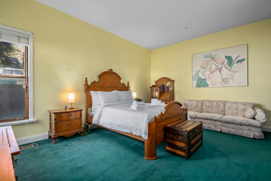 More Photos Of 790 California 2, Wrightwood Specialty For Sale