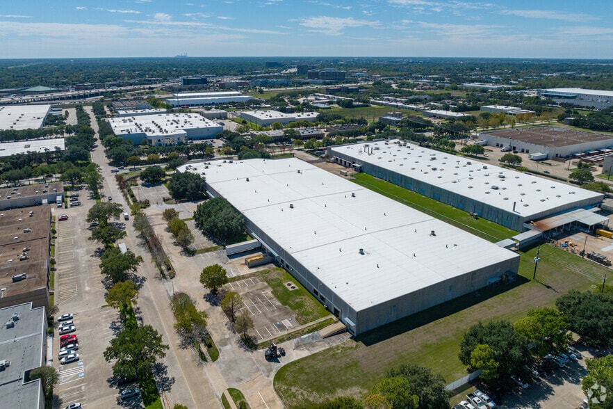 More Photos Of 10600 Corporate Dr, Stafford Warehouse For Lease