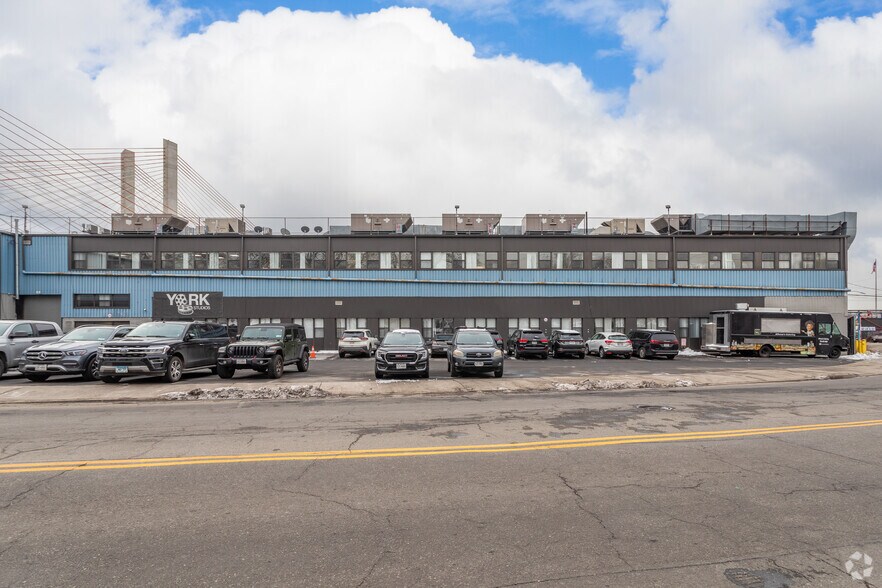 More Photos Of 34-02 Laurel Hill Blvd, Maspeth Warehouse For Lease