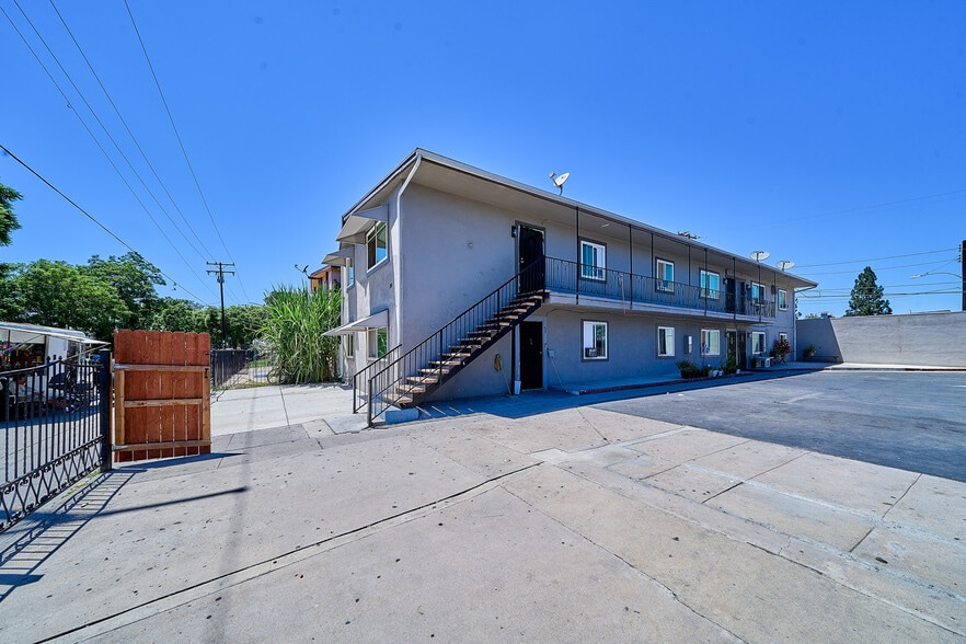 Primary Photo Of 2001 W Myrtle St, Santa Ana Apartments For Sale