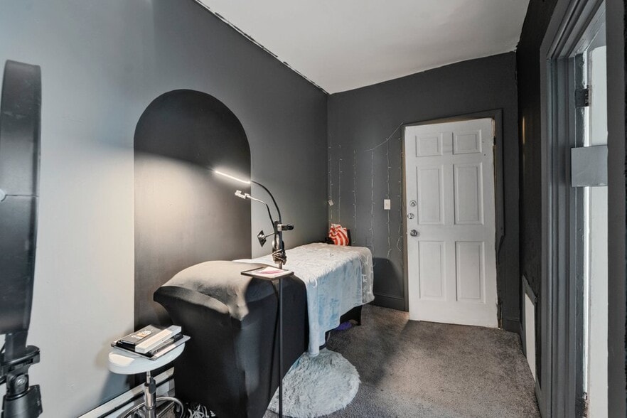 More Photos Of 2112 N Charles St, Baltimore Office For Sale