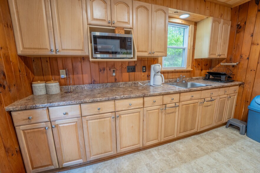 More Photos Of 224 N Shore Rd, Hadley Hotel For Sale