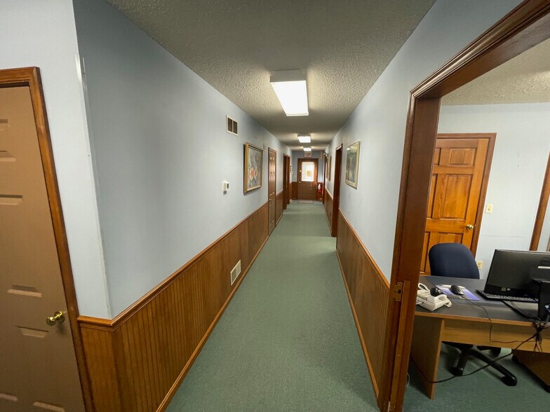 More Photos Of 100 Kings Hwy, Milford Office For Sale