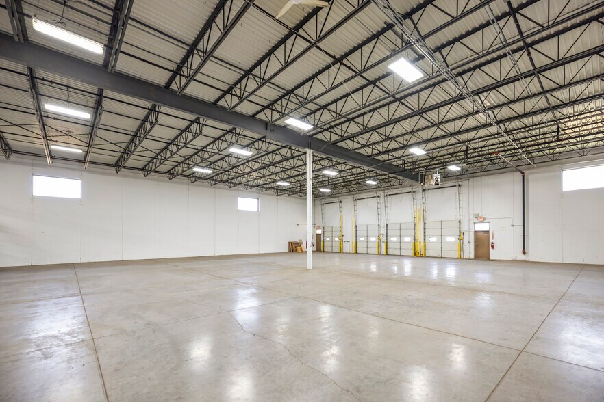 More Photos Of 610 Whitetail Blvd, River Falls Warehouse For Lease