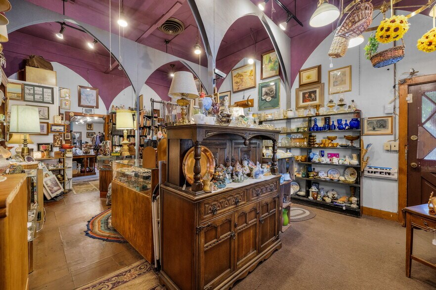 More Photos Of 234 S Canyon Blvd, John Day Freestanding For Sale