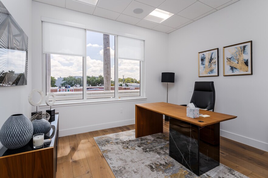 More Photos Of 599 9th St N, Naples Medical For Sale