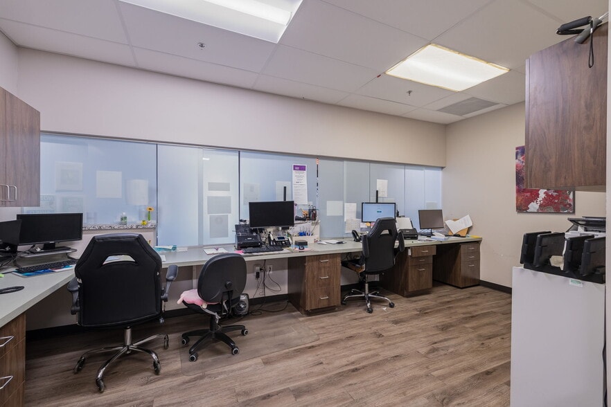 More Photos Of 10007 Huebner Rd, San Antonio Office For Sale