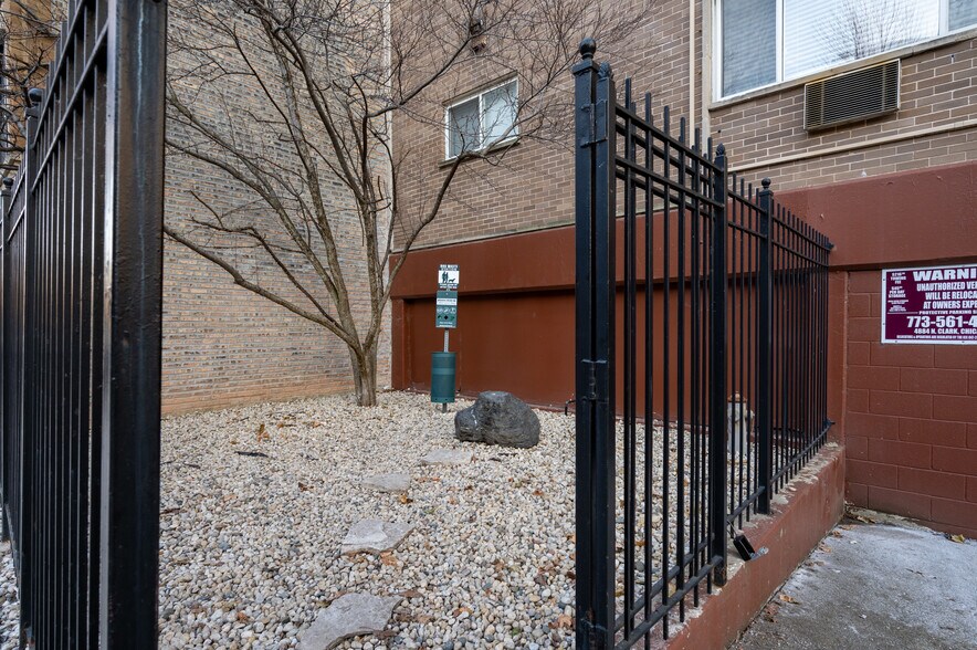 More Photos Of 5525 N Winthrop Ave, Chicago Apartments For Sale