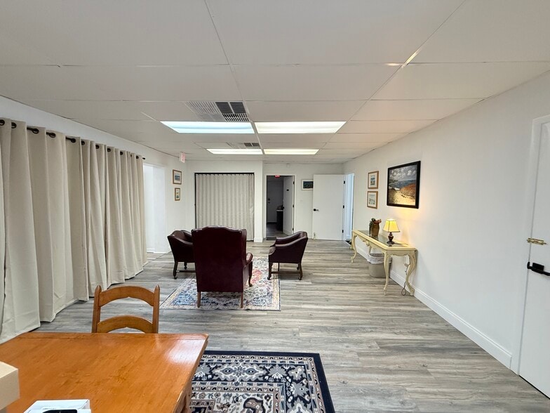 More Photos Of 6725 Cedarridge Dr, Zephyrhills Medical For Lease