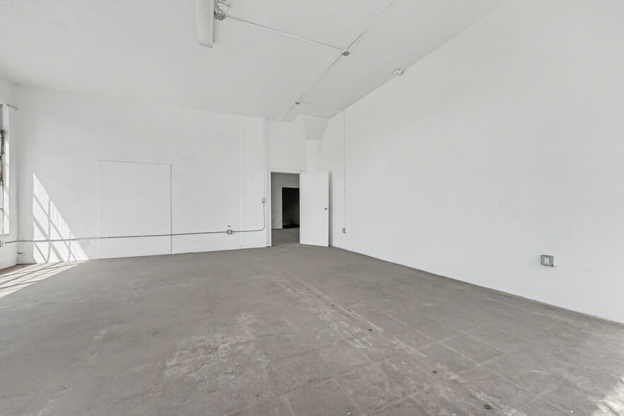 More Photos Of 421 E 6th St, Los Angeles Warehouse For Sale