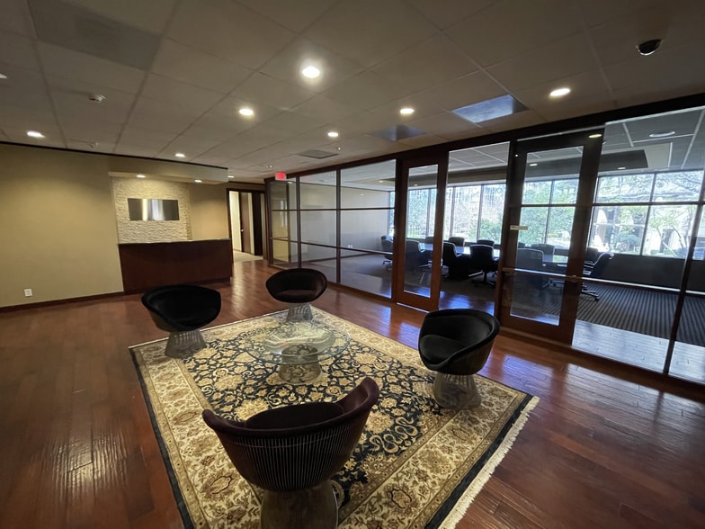 More Photos Of 5 Riverway, Houston Office For Sale
