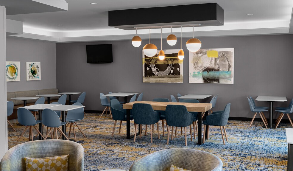 More Photos Of 4100 N Kittredge St, Denver Hotel For Sale