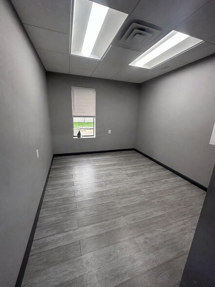 More Photos Of 2468-2470 Industrial Row Dr, Troy Warehouse For Lease