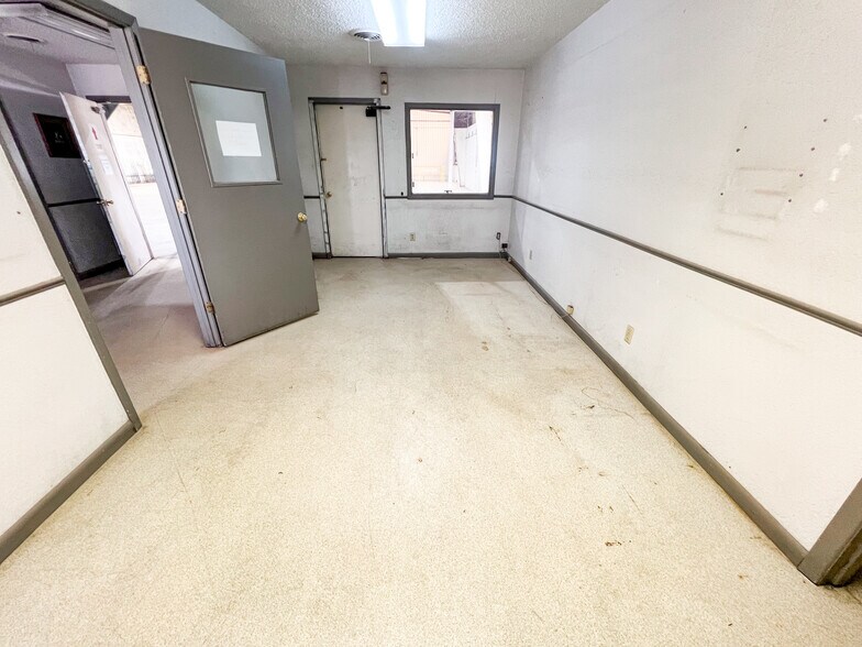 More Photos Of 3965 US Highway 60, Hereford Industrial For Sale
