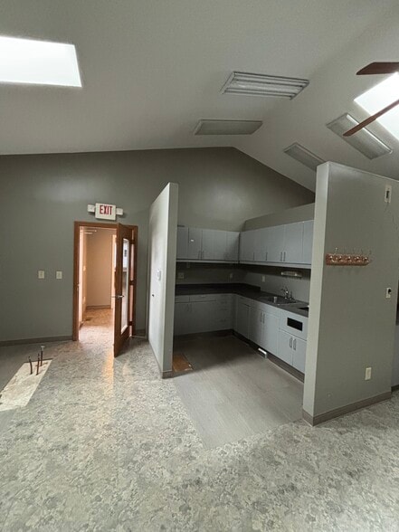 More Photos Of 6481 Nicholas Dr, Columbus Medical For Lease