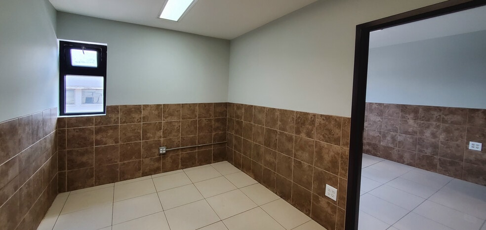 More Photos Of 324 E Paces Ferry Rd NE, Atlanta Storefront Retail Office For Lease