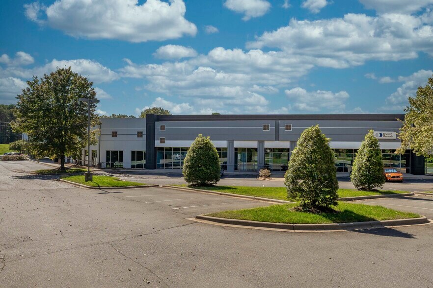 More Photos Of 6125 Lakeview Rd, Charlotte Light Distribution For Lease