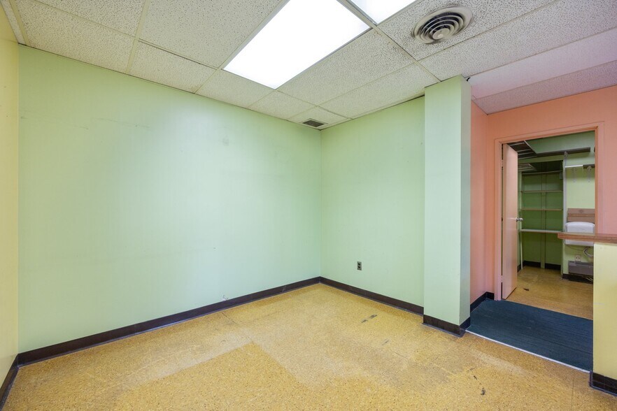 More Photos Of 7600 Osler Dr, Towson Medical For Sale