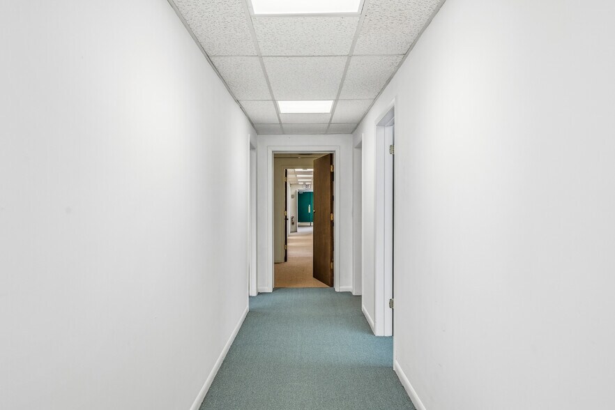 More Photos Of 2145 15th Ave, Vero Beach Office For Sale