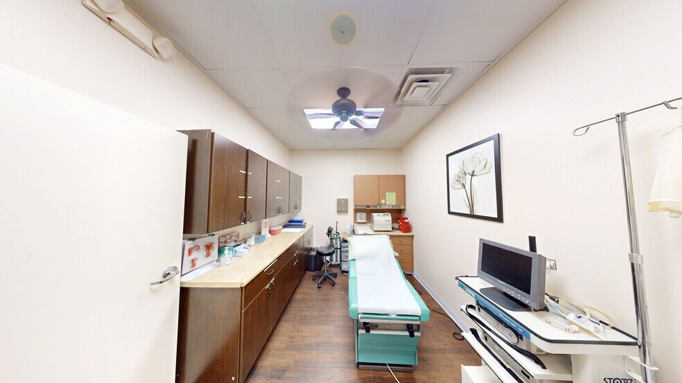 More Photos Of 2633 W Horizon Ridge Pky, Henderson Medical For Lease