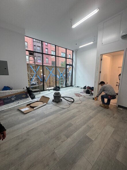 More Photos Of 401 W 52nd St, New York Apartments For Lease
