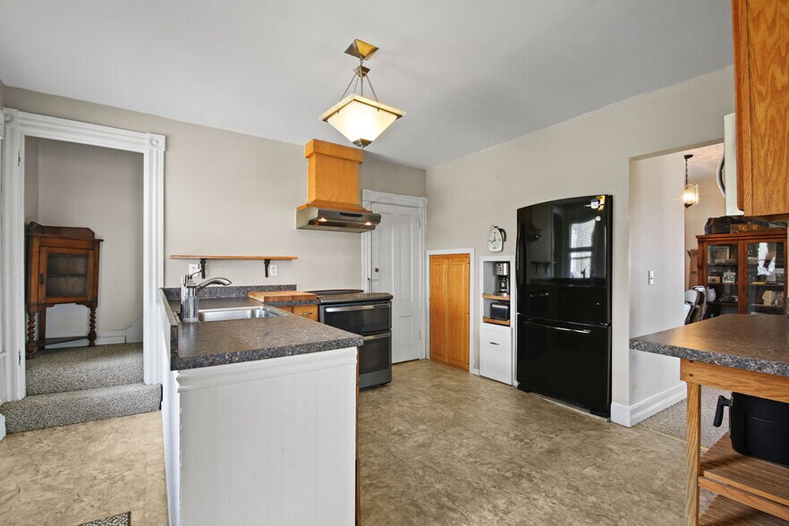 More Photos Of 18 Elm St, Rocky Hill Office Residential For Sale