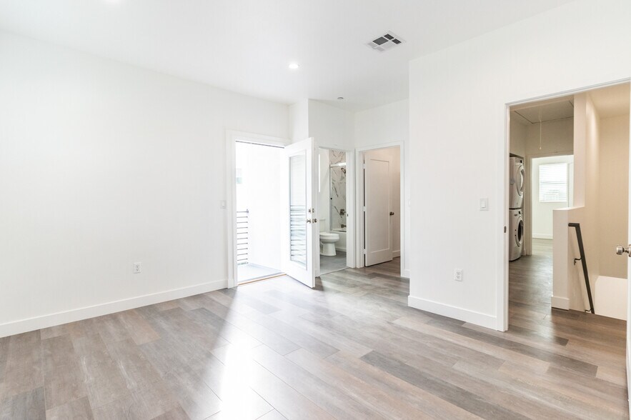 More Photos Of 1818 Thurman Ave, Los Angeles Apartments For Sale