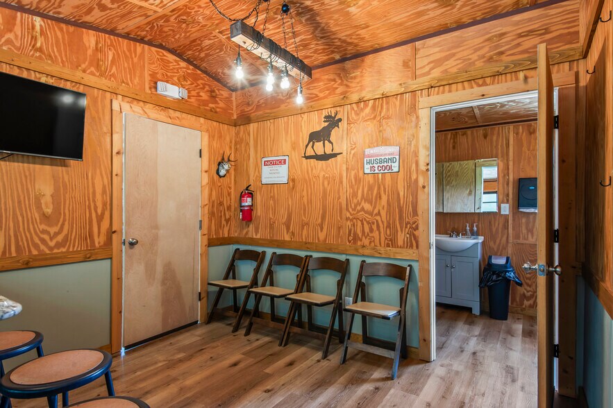 More Photos Of 74 Gore Rd, Boaz Restaurant For Sale