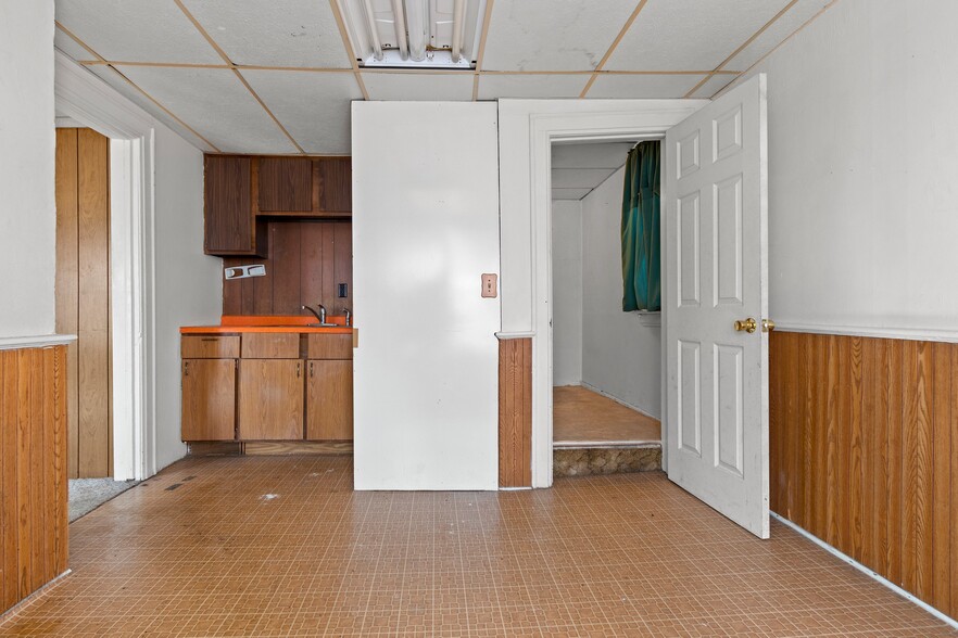 More Photos Of 1308 Washington St, Manitowoc Office For Sale