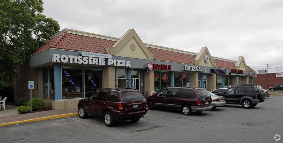 More Photos Of 658 Motor Pky, Brentwood Unknown For Lease