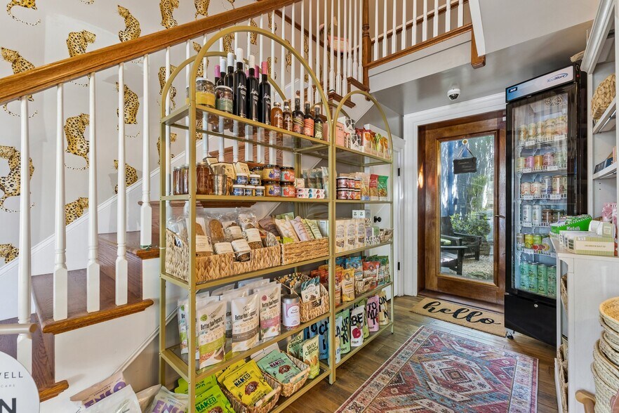More Photos Of 63 Main St, Warrenton Office For Sale