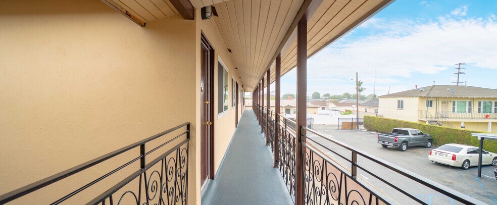 More Photos Of 11123 S Inglewood Ave, Inglewood Apartments For Sale