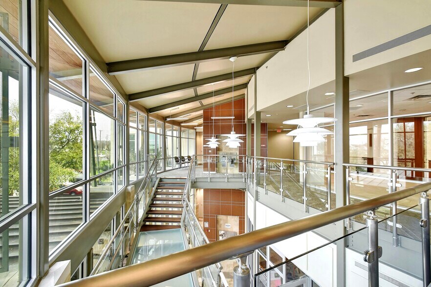 More Photos Of 9910 Huebner Rd, San Antonio Office For Sale